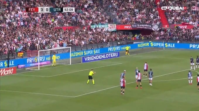 Penalty Luciano Valente Pour l’équipe Feyenoord Contre FC Utrecht à la minute 53