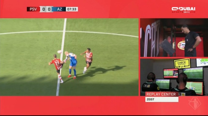 Tarjeta roja Joey Veerman Para el equipo PSV Eindhoven Contra AZ Alkmaar en el minuto 8