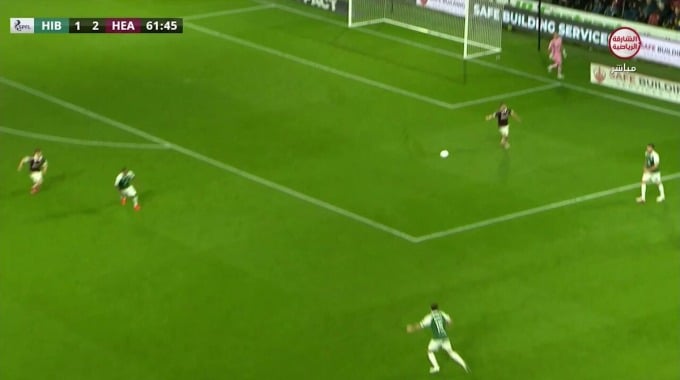 Tarjeta roja Jack Iredale Para el equipo Hibernian Contra Hearts en el minuto 62