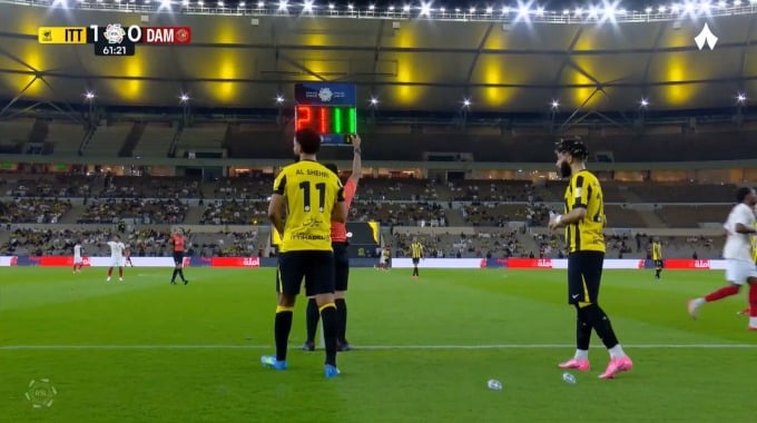 تبديل لاعب يوسف النصيري لفريق الاتحاد بمواجهة ضمك بالدقيقة 62