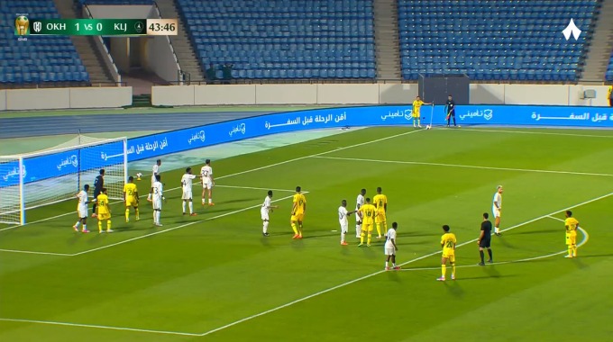 CrossBar Hamad Al-Jayzani For Team Al Khaleej Against Al-Okhdood minute 45
