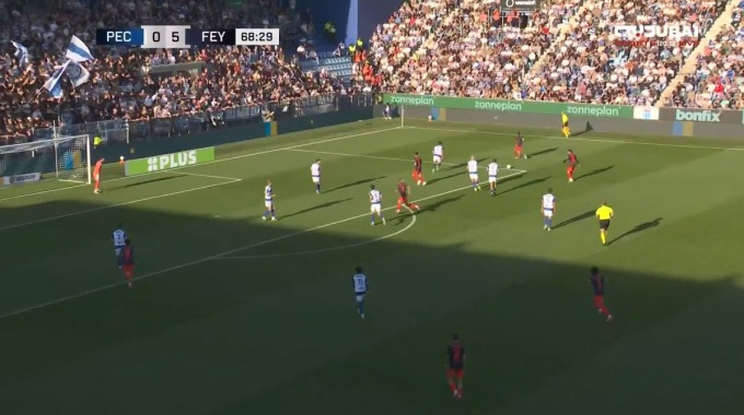Gol Jivayno Zinhagel Para el equipo Feyenoord Contra PEC Zwolle en el minuto 69