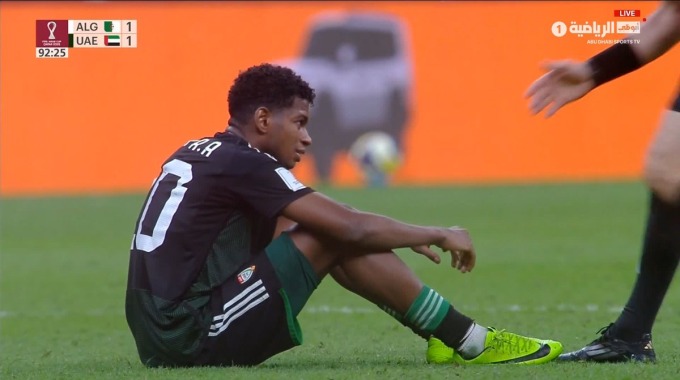 تبديل لاعب يحيى الغساني لفريق الإمارات بمواجهة الجزائر بالدقيقة 94