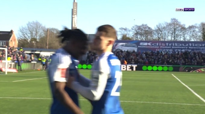 Gol Isaac Buckley-Ricketts Para el equipo Macclesfield Contra Crystal Palace en el minuto 60
