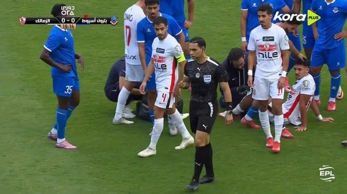 Carton jaune Ibrahim Abbas Pour l’équipe Petrol Asyut Contre Zamalek SC à la minute 18