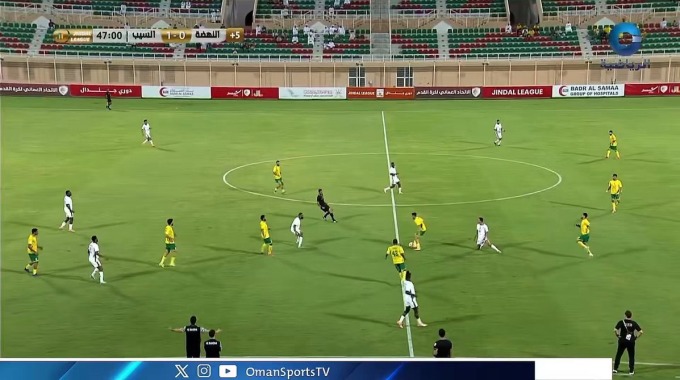 Gol Zahir Al-Aghbari Para el equipo Al-Seeb Contra Al-Nahda en el minuto 45